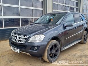 кроссовер Mercedes-Benz ML300