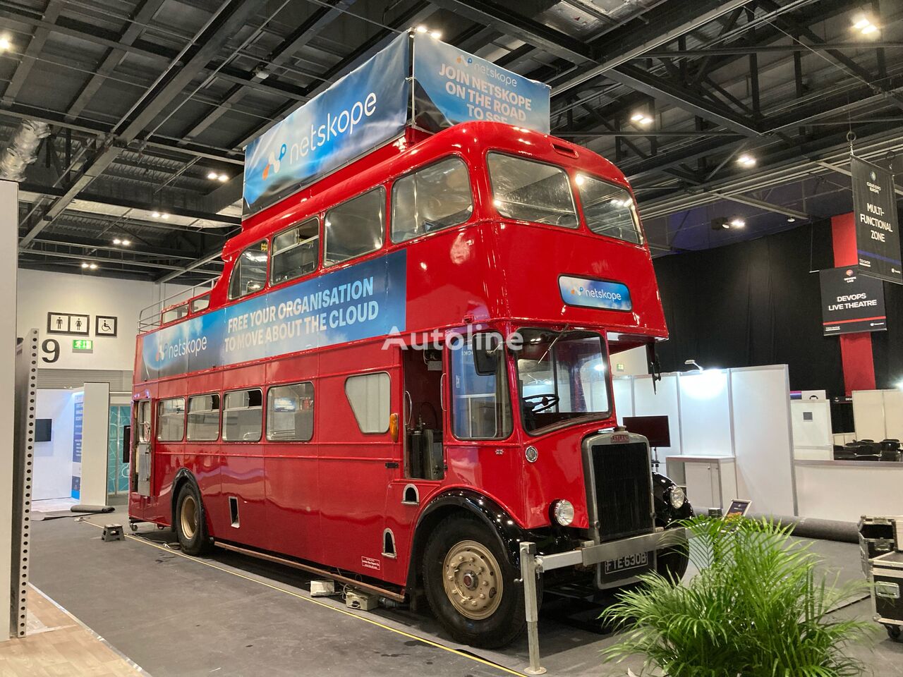двухэтажный автобус Leyland PD3 British Triple-Decker Bus Promotional Exhibition