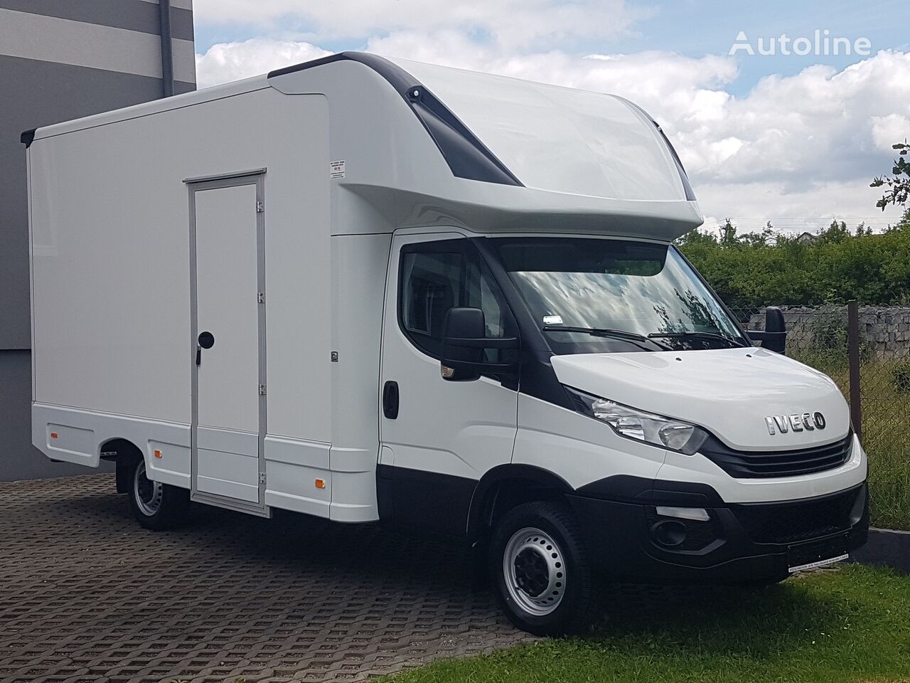 автофургон < 3.5т IVECO Daily KONTENER NISKOPODŁOGOWY 4,31x2,24x2,42 SKLEP FOODTRUCK KON