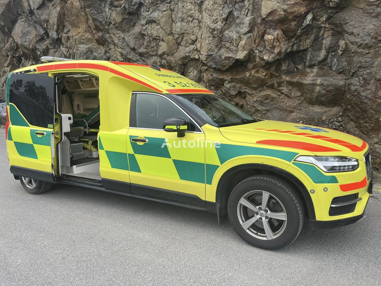 Купить машину скорой помощи Volvo XC90 D5 AWD -  Ambulance/Krankenwagen/Ambulanssi с дефектом Швеция Stockholm-Värmdö,  DK38685